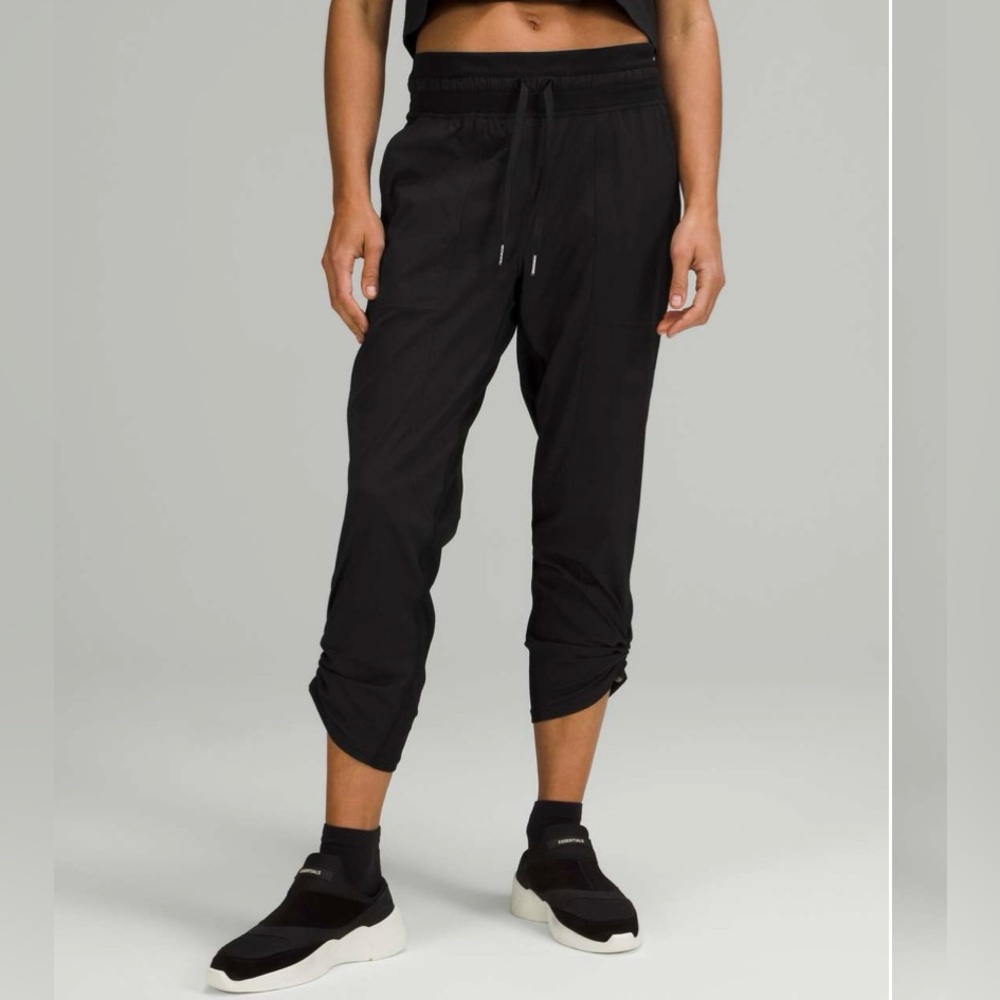 Lululemon Dance Studio MR Crop